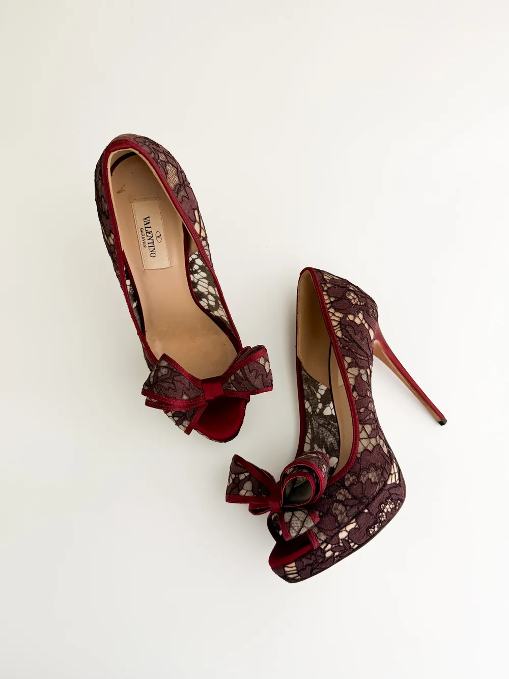 VALENTINO ヴァレンティノ Garavani With Heel 38 Valentino Garavani Burgundy Lace Bow Pump Heels (US 8 / IT 38
